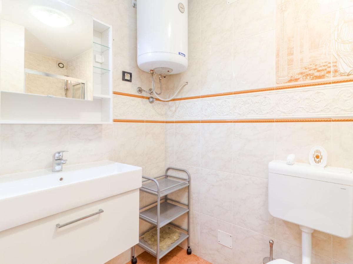 Apartment Antonella & Napoletano-1 By Interhome Умаг Екстериор снимка